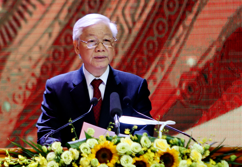 Tổng Bí thư Nguyễn Phú Trọng chúc mừng và biểu dương gần 400 gương điển hình được tuyên dương trong buổi lễ