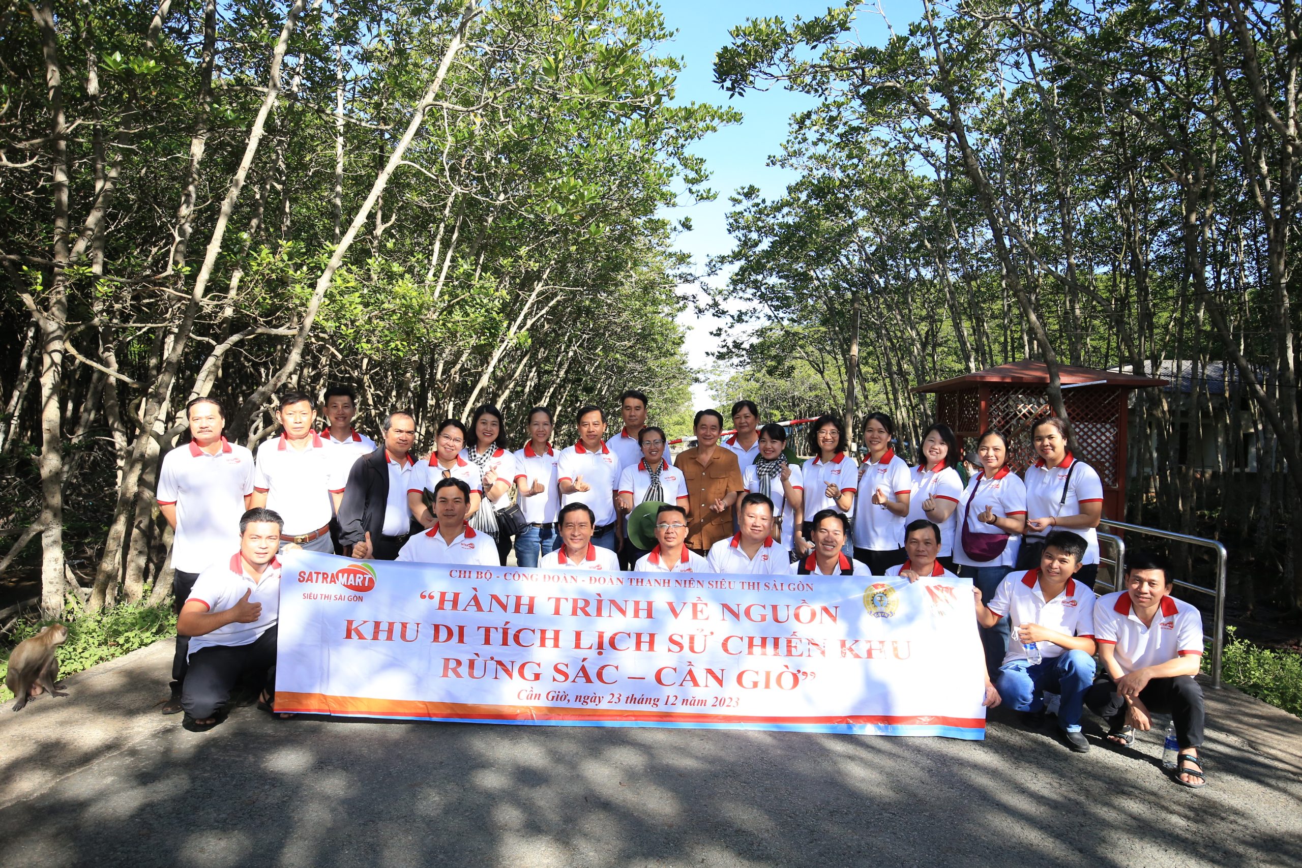 Siêu thị Sài Gòn tổ chức kết nạp đảng viên tại Khu di tích Ngã Ba Giồng - Đảng bộ Satra