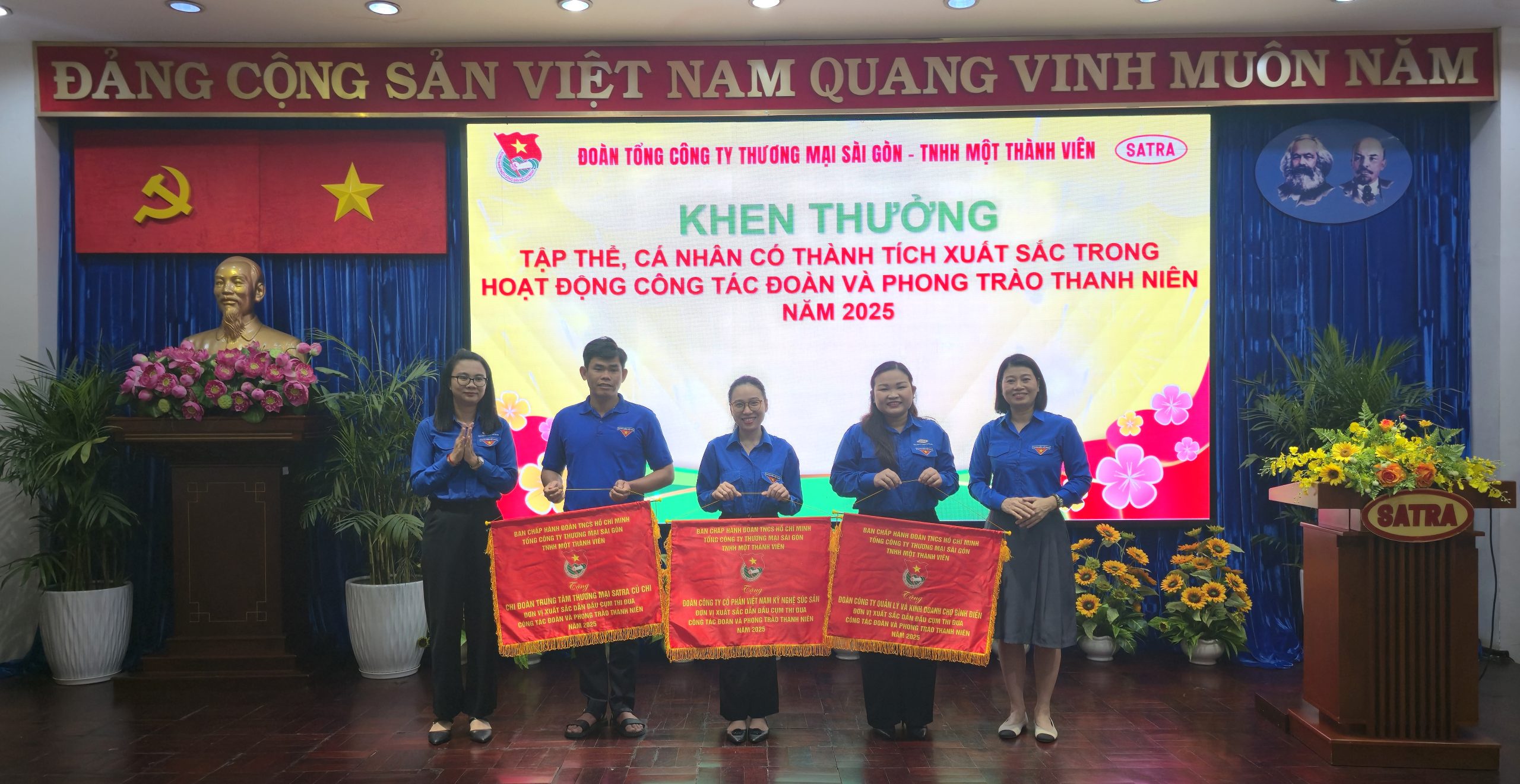 “Hành trình Việt Nam đất nước tôi yêu” mang trung thu đến với trẻ em Tiền Giang - Đảng bộ Satra