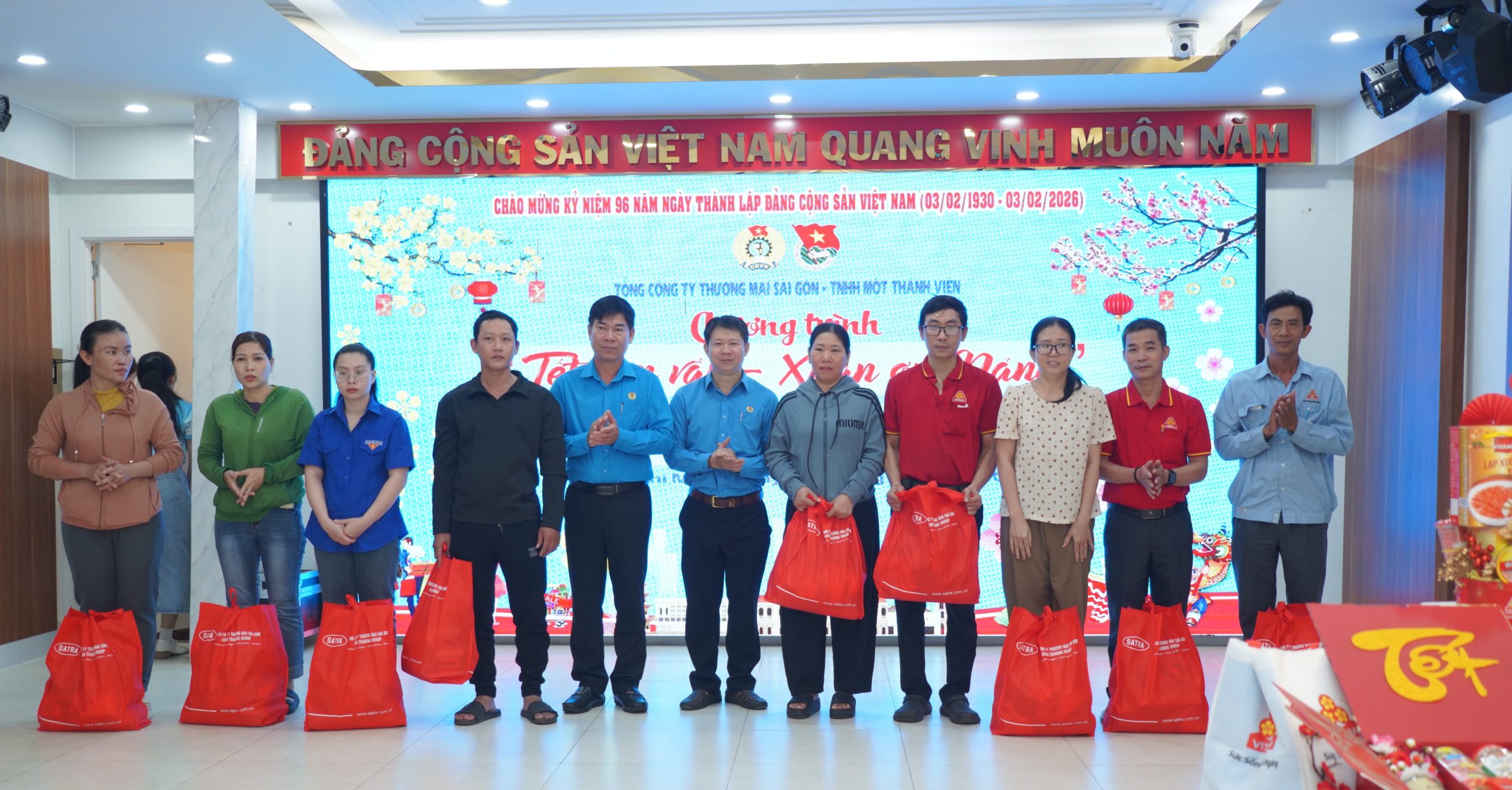 Đoàn Tổng Công ty Thương mại Sài Gòn thăm và chúc tết cán bộ, chiến sĩ Đồn Biên phòng 554 và tặng quà cho nhân dân 02 địa phương Huyện Cần Giờ - Đảng bộ Satra