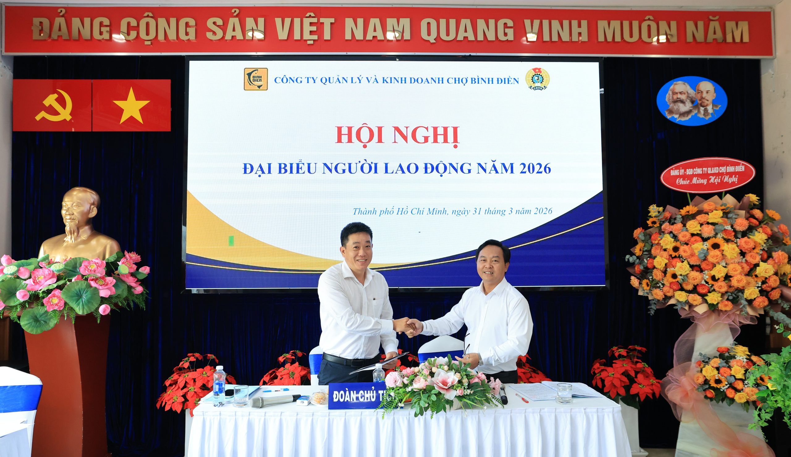 Satra họp mặt cán bộ nữ chào mừng 115 năm Ngày Quốc tế Phụ nữ - Đảng bộ Satra