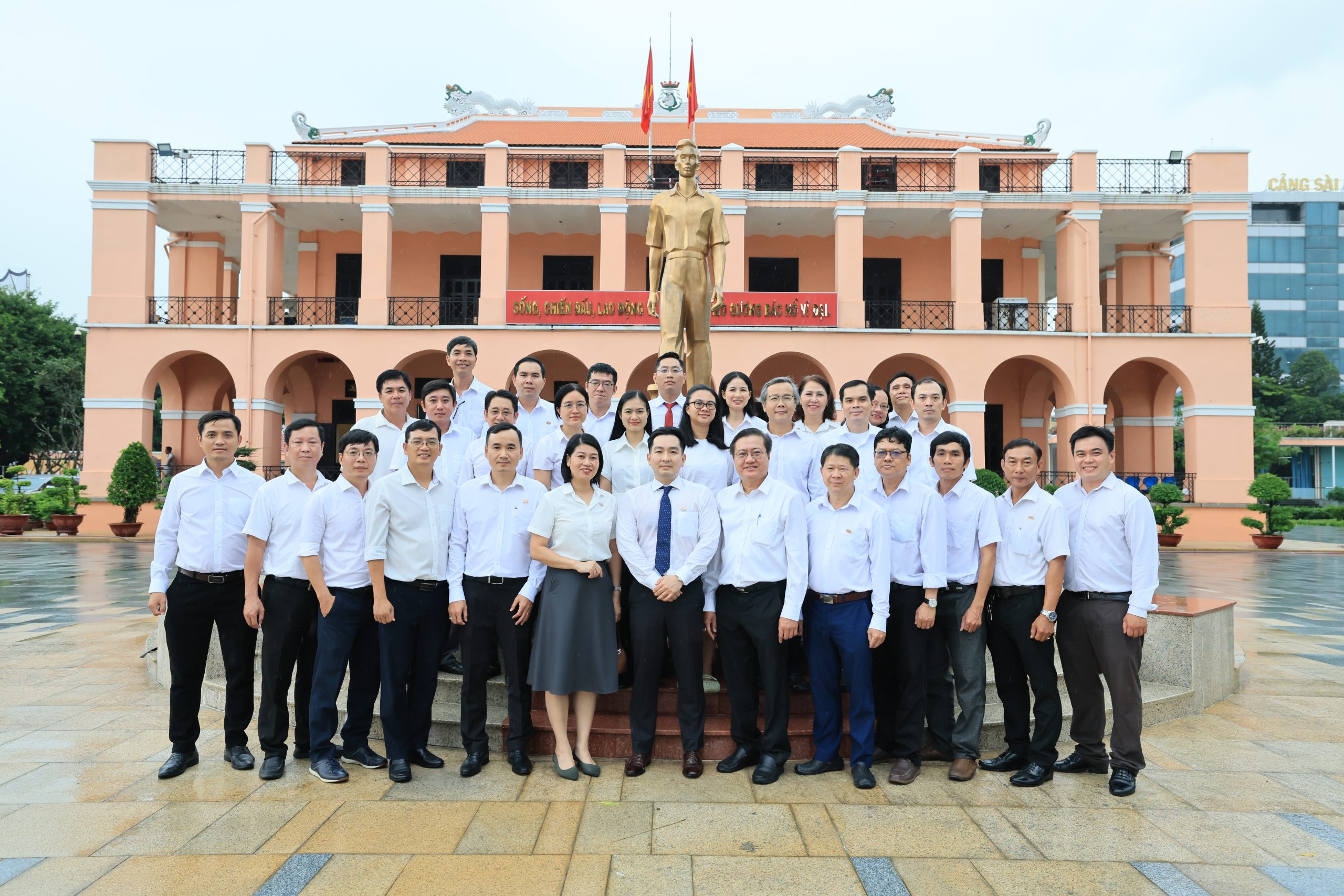 Satra kết nạp đảng viên mới tại Khu lưu niệm Nữ tướng Nguyễn Thị Định - Đảng bộ Satra